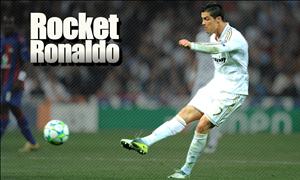 Những cú sút xa thành bàn kinh điển của làng bóng đá thế giới