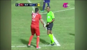 Ông trọng tài ngáo nhất thế giới năm 2017