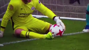 Bàn thua ngớ ngẩn nhất làng túc cầu giáo từ đầu mùa 2016/17