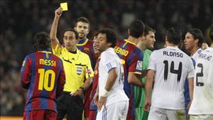Real Madrid bị tố tặng áo đấu ế cho trọng tài