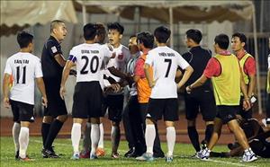 Trọng tài châu Âu về V-League làm việc: Coi chừng cái... alo