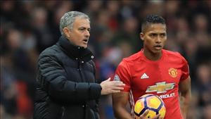 Valencia: Man Utd đang nhắm đến cú ăn ba