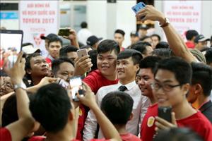 Đội tuyển Việt Nam: Nhớ - quên huyền thoại Công Vinh!