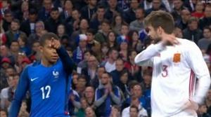 Sợ NHM Real buồn, Mbappe từ chối đổi áo với Pique