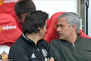 Jose Mourinho giật mình vì nghĩ fan M.U hát về ... Diego Costa