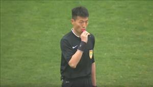 SỐC: Trọng tài để CLB Trung Quốc đá với ... 12 cầu thủ trên sân