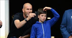 Con út nhà Zidane lập siêu phẩm giúp Real thắng Barca