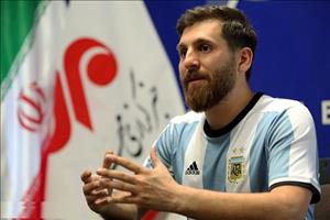 Ngỡ ngàng trước bản sao hoàn hảo nhất của Lionel Messi