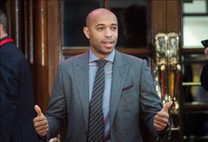 Huyền thoại Henry nói gì về quyết định ở lại Arsenal của HLV Wenger