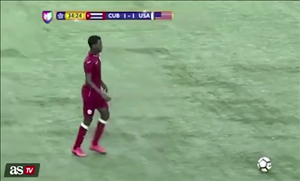 Cười không nhặt được mồm với màn bắt chước cú sút phạt của Ronaldo