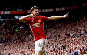 Sao trẻ Josh Harrop viết nên lịch sử cho Man Utd