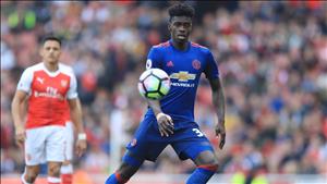 Luke Shaw khuyên Mourinho trọng dụng Tuanzebe