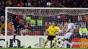 Messi lại khiến mọi con tim MU nhói đau