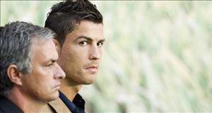 Ronaldo trở lại MU: Mourinho sẽ là người nói không