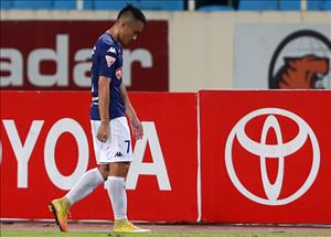 Tuyển thủ Việt Nam nhận thẻ đỏ sau màn song phi vào đối phương