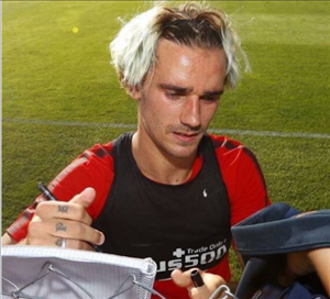 Dân mạng ngã ngửa khi thấy kiểu tóc khôi hài của Griezmann