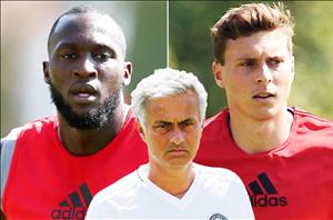 Góc M.U: Khi Mourinho đứng trên vai của những “người khổng lồ”