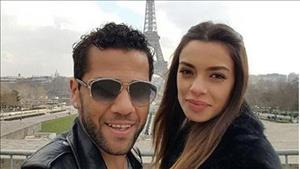 Hậu vệ Dani Alves sang PSG vì vợ