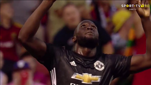 Bàn đầu tiên của Lukaku trong màu áo M.U