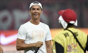 Ronaldo trổ tài chơi bóng điệu nghệ tại châu Á