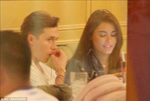 Con trai Beckham công khai hẹn hò ca sĩ tuổi teen