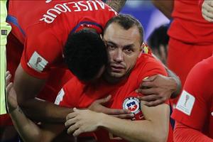 Marcelo Diaz khóc nức nở viết tâm thư xin lỗi người hâm mộ Chile