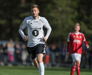 Lord Bendtner lập siêu phẩm trivela để đời