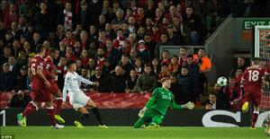 Dư âm Liverpool 2-2 Sevilla: Công làm thủ phá