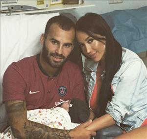 Sao Premier League gọi con trai sinh non là chiến binh