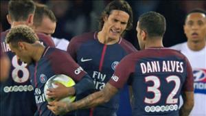 Dani Alves: “Forlan nên câm mồm lại”