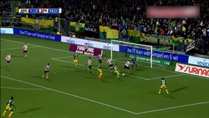 Màn cứu thua khó tin của thủ môn bóng đá