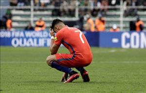 Sắp ra rìa World Cup 2018, người Chile đổ lỗi cho… Arsenal