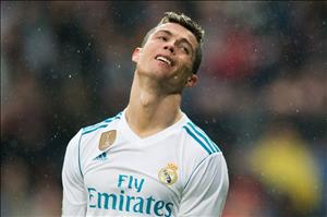 Ronaldo chấp nhận giảm lương để rời Real
