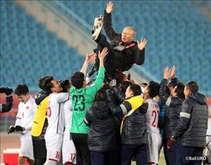 Fan bóng đá Hàn Quốc tung hô HLV Park Hang Seo là thánh