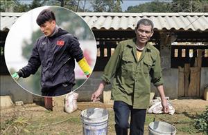 Bố mẹ thủ môn Tiến Dũng hủy chuyến bay sang Trung Quốc sau đề nghị của thầy Park