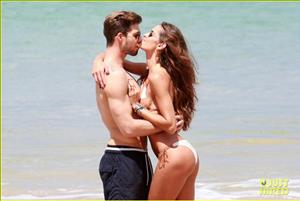 Thủ môn ĐT Đức nghiện quan hệ