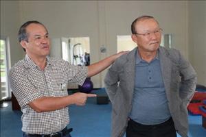 Bầu Đức chi bạc tỷ trả lương thầy Park: Còn ai chê ông chủ phố Núi?
