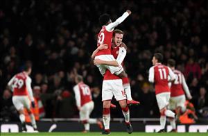 Arsenal “thoát chết” trước Chelsea: Có gì đáng để ăn mừng?