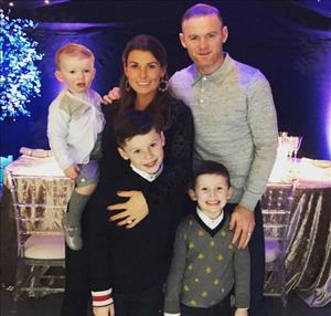 Vợ tiền đạo Rooney lo lắng cho tương lai