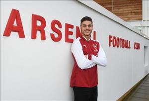 Sao trẻ Mavropanos nói gì sau khi chính thức cập bến Arsenal?