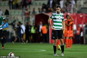 Cựu hậu vệ Liverpool nhanh trí cứu mạng thủ môn bị nuốt lưỡi