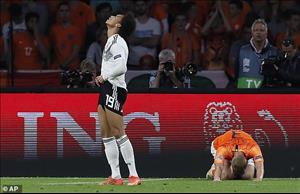 Sao Man City bị chê trình độ như đi đá giải làng