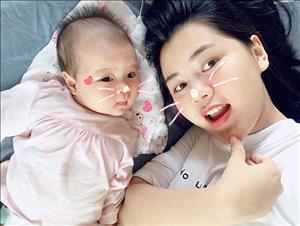 Trung vệ Quế Ngọc Hải mừng sinh nhật vợ từ xa