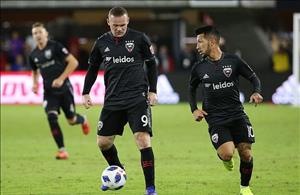 Tiền đạo Rooney sút phạt ghi bàn đẹp mắt trên đất Mỹ