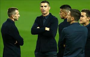 Trở lại Old Trafford, Cris Ronaldo tri ân một người