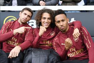 HLV Emery tiết lộ lý do để Aubameyang dự bị trước Leicester