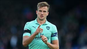Arsenal sắp thưởng lớn cho Rob Holding