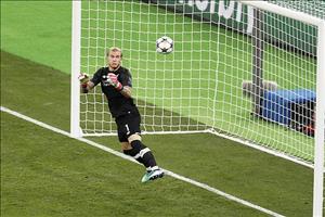 Liverpool méo mặt, chuẩn bị nhận lại “siêu thủ môn”