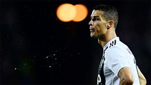 Gia đình Ronaldo suy sụp vì scandal cưỡng bức