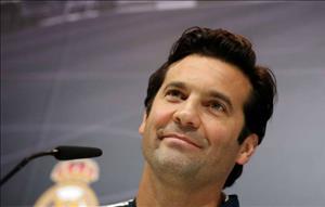 Mới ngồi ghế nóng Real Madrid, HLV Solari đau đầu vì mất nguyên hàng thủ
